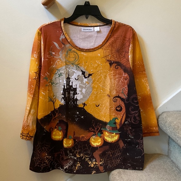 size L, bust up to 42” inches, new condition, pretty fall Halloween bat 🦇 shirt - Picture 8 of 9